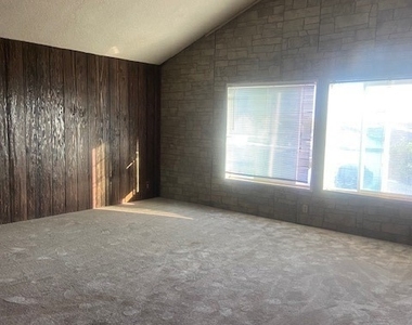 3661 Pine Street - Photo Thumbnail 9