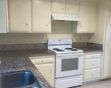 3661 Pine Street - Photo Thumbnail 2