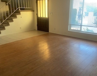 3661 Pine Street - Photo Thumbnail 4