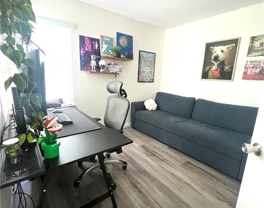 204 Greenmoor - Photo Thumbnail 1