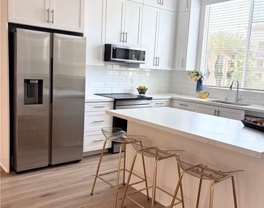 7268 Ellington Dr - Photo Thumbnail 2