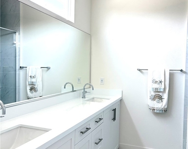 7268 Ellington Dr - Photo Thumbnail 20