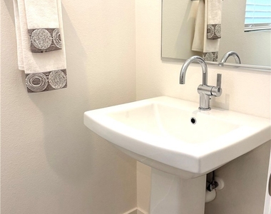 7268 Ellington Dr - Photo Thumbnail 23