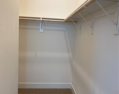 7268 Ellington Dr - Photo Thumbnail 14