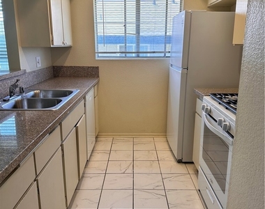 2517 Florida - Photo Thumbnail 3