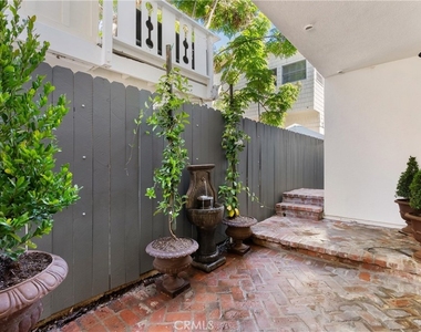 617 1/2 Acacia Avenue - Photo Thumbnail 1