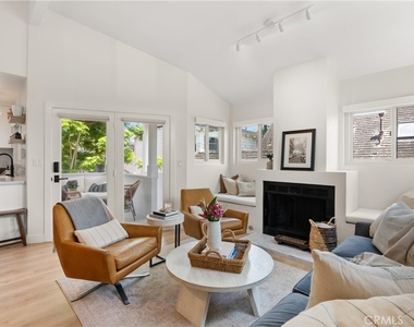 617 1/2 Acacia Avenue - Photo Thumbnail 3