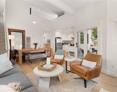 617 1/2 Acacia Avenue - Photo Thumbnail 5