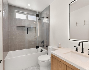 617 1/2 Acacia Avenue - Photo Thumbnail 10