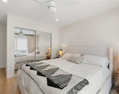 617 1/2 Acacia Avenue - Photo Thumbnail 14