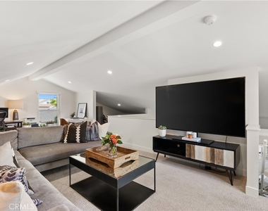 617 1/2 Acacia Avenue - Photo Thumbnail 18