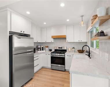 617 1/2 Acacia Avenue - Photo Thumbnail 7