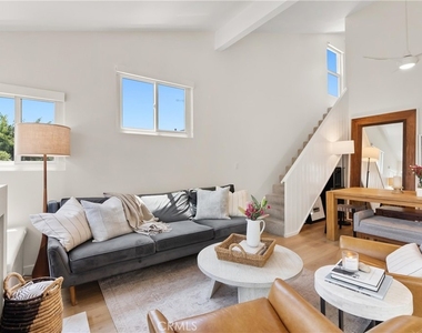 617 1/2 Acacia Avenue - Photo Thumbnail 4