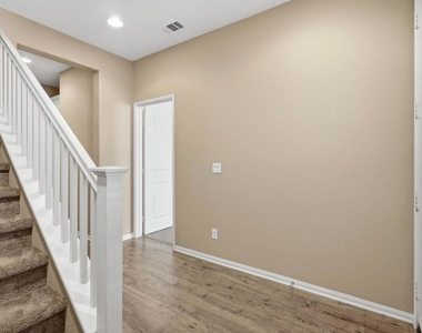 477 Prosperity Drive - Photo Thumbnail 6
