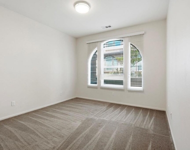 477 Prosperity Drive - Photo Thumbnail 8