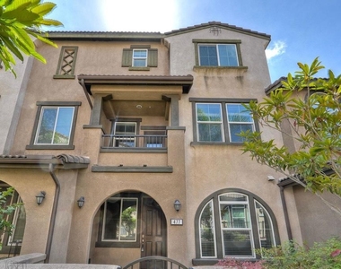 477 Prosperity Drive - Photo Thumbnail 3
