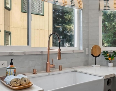 386 Union Avenue - Photo Thumbnail 10