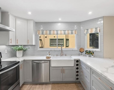 386 Union Avenue - Photo Thumbnail 9