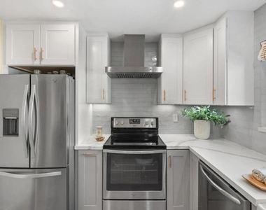 386 Union Avenue - Photo Thumbnail 12