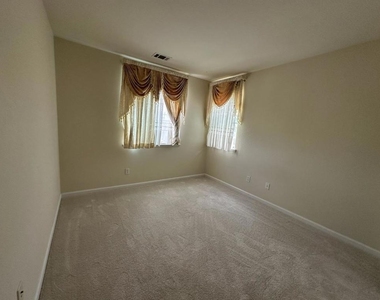 2065 Mckenzie Place - Photo Thumbnail 10
