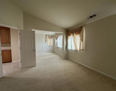 2065 Mckenzie Place - Photo Thumbnail 9