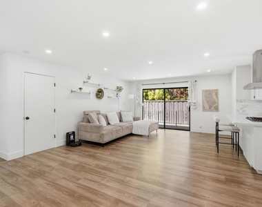 4206 Huntington Street - Photo Thumbnail 12