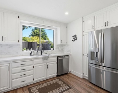 4206 Huntington Street - Photo Thumbnail 23
