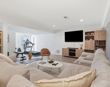 4206 Huntington Street - Photo Thumbnail 17