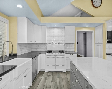 11111 Berwick - Photo Thumbnail 8