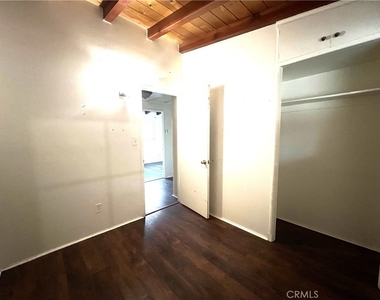 725 Tyrol Drive - Photo Thumbnail 4