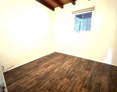 725 Tyrol Drive - Photo Thumbnail 6