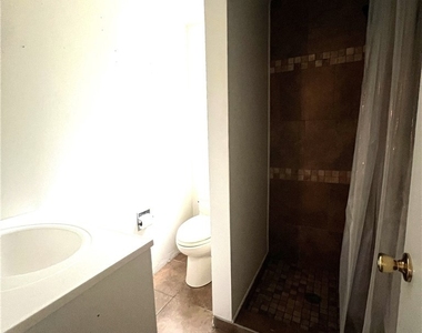 725 Tyrol Drive - Photo Thumbnail 5