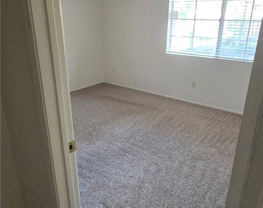 1365 Crafton Avenue - Photo Thumbnail 8