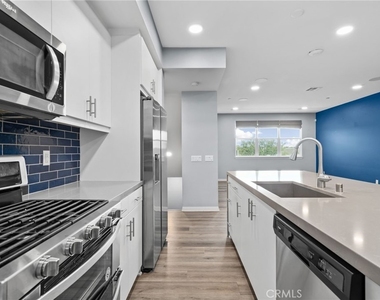 7819 Paxton Place - Photo Thumbnail 11