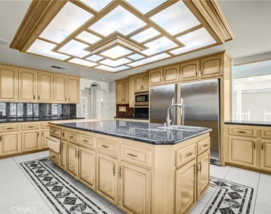 1410 S 10th Ave - Photo Thumbnail 24