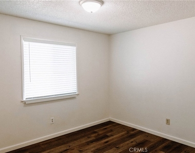 217 E I Street - Photo Thumbnail 9