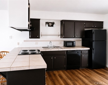 217 E I Street - Photo Thumbnail 5
