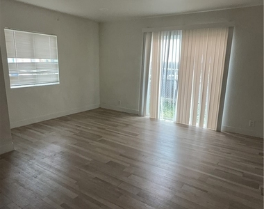 139 N Palm Avenue - Photo Thumbnail 8