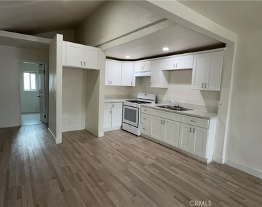 139 N Palm Avenue - Photo Thumbnail 6