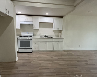 139 N Palm Avenue - Photo Thumbnail 7