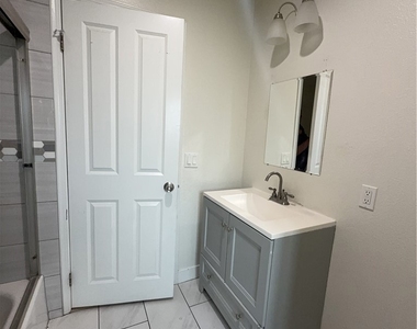 139 N Palm Avenue - Photo Thumbnail 16