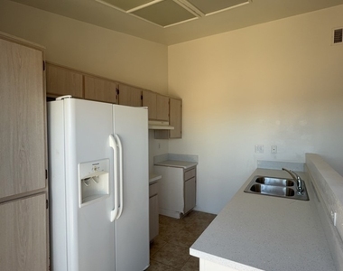 11028 Pemberton Way - Photo Thumbnail 12