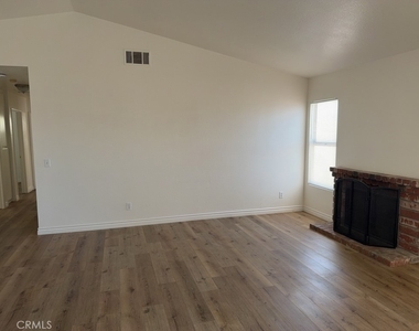 11028 Pemberton Way - Photo Thumbnail 6