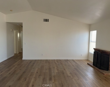 11028 Pemberton Way - Photo Thumbnail 4