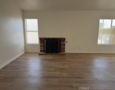 11028 Pemberton Way - Photo Thumbnail 7
