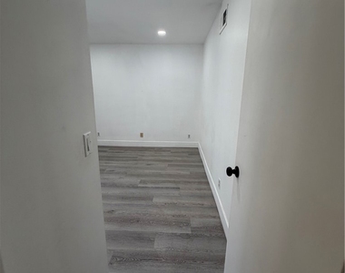 15050 Sherman Way - Photo Thumbnail 9