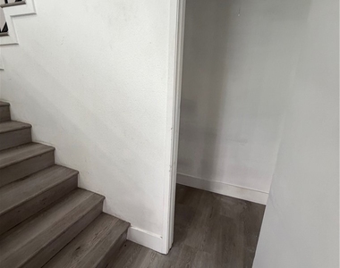 15050 Sherman Way - Photo Thumbnail 12