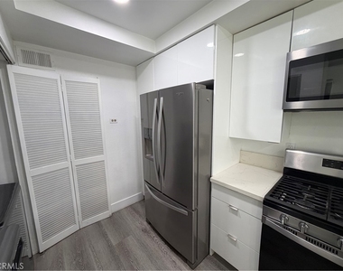 15050 Sherman Way - Photo Thumbnail 21