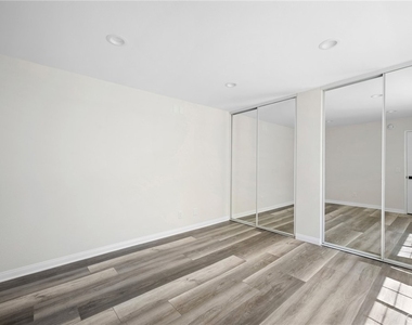 5565 Canoga Avenue - Photo Thumbnail 19