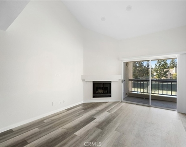 5565 Canoga Avenue - Photo Thumbnail 7